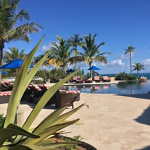 Hotel Sky Club, Governor S Harbour
